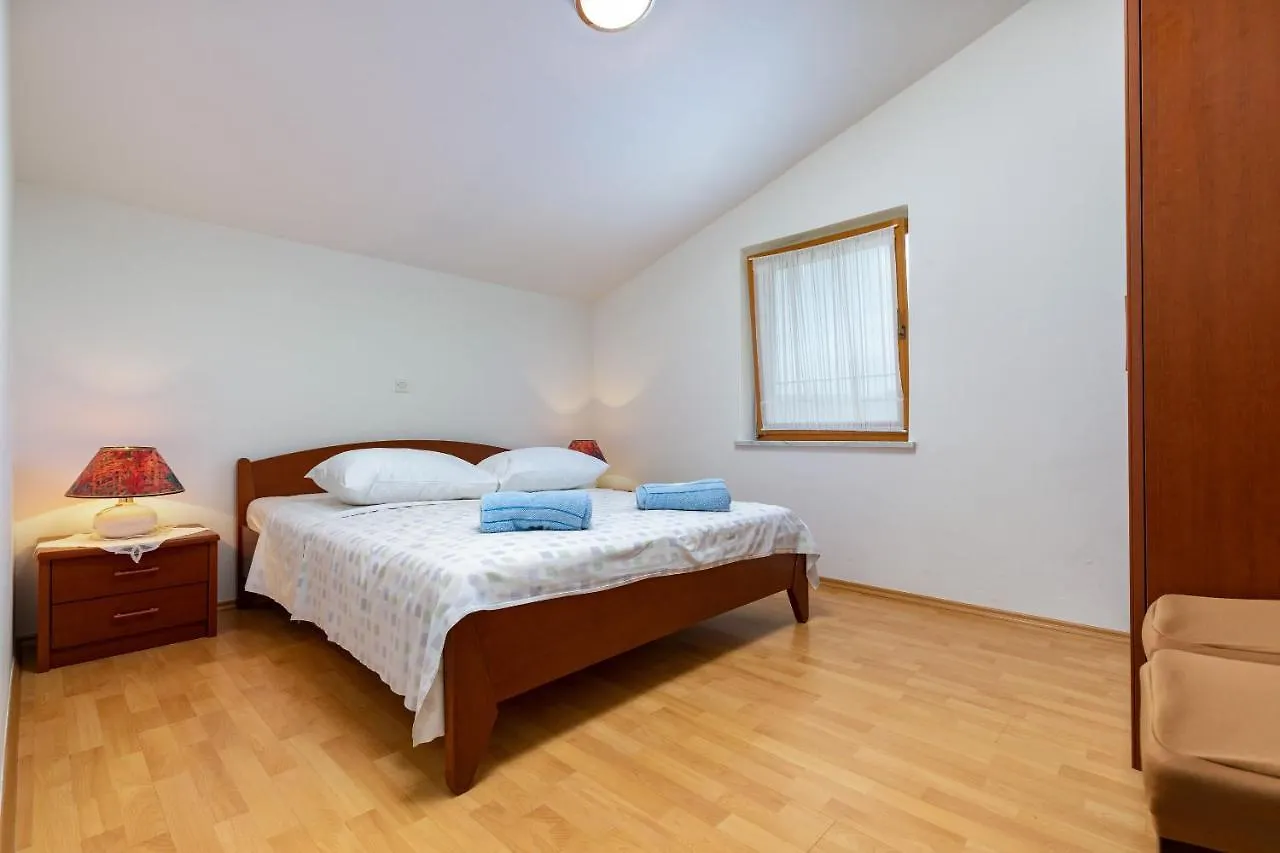 Apartments Josip Rabac 0*,